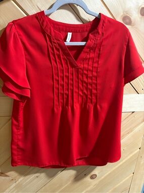V-Neck Pintuck Short Sleeve Blouse in Red